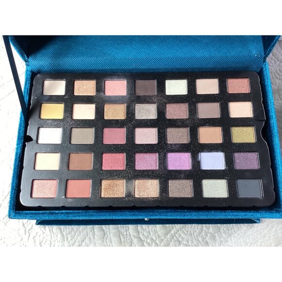 35 Color Eyeshadow Palette With Blue Velvet Storage Case & Mirror - Picture 1 of 6